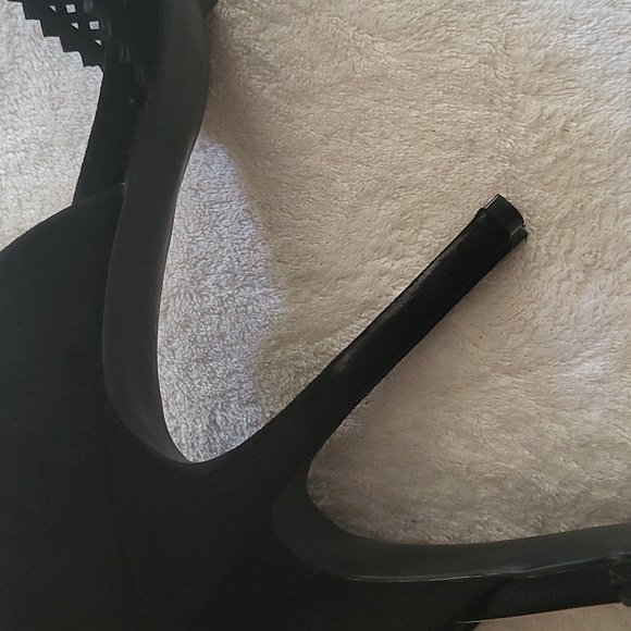 Black heels - Picture 8 of 11